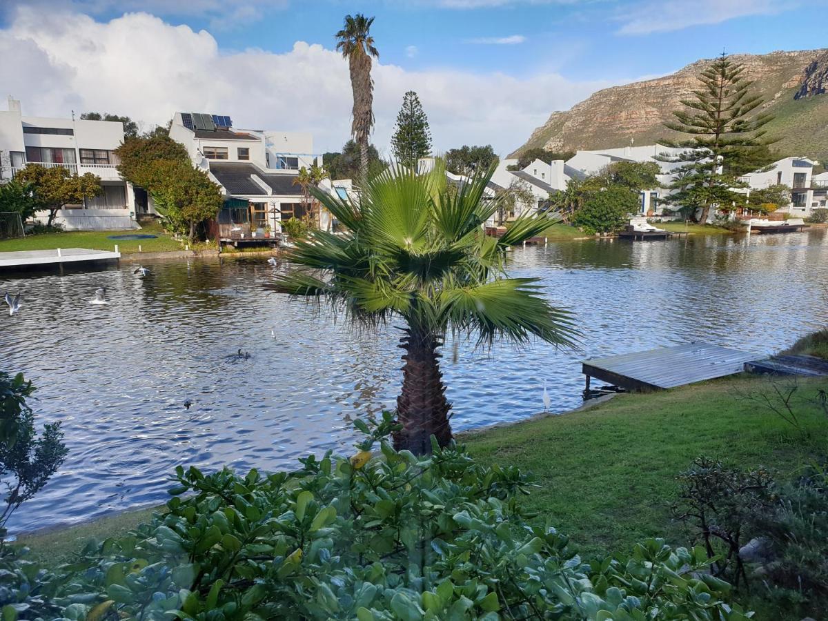 Boutique Accomodation On The Water In Marina Da Gama, Muizenberg, Kapstadt Exterior foto