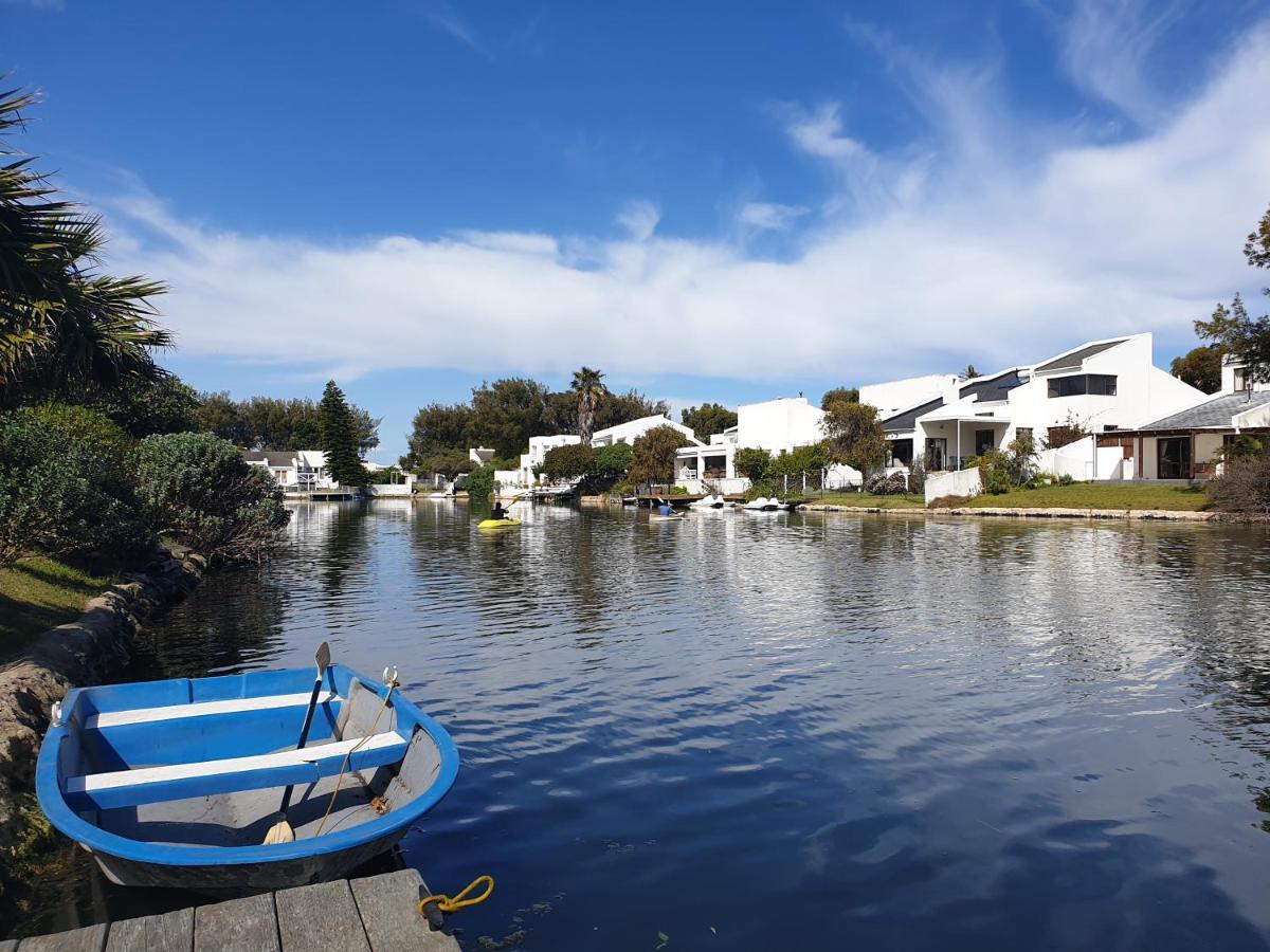 Boutique Accomodation On The Water In Marina Da Gama, Muizenberg, Kapstadt Exterior foto