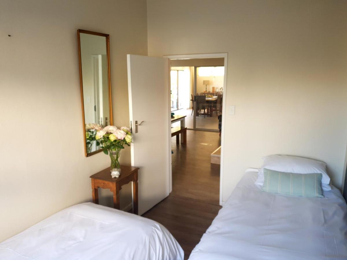 Boutique Accomodation On The Water In Marina Da Gama, Muizenberg, Kapstadt Exterior foto