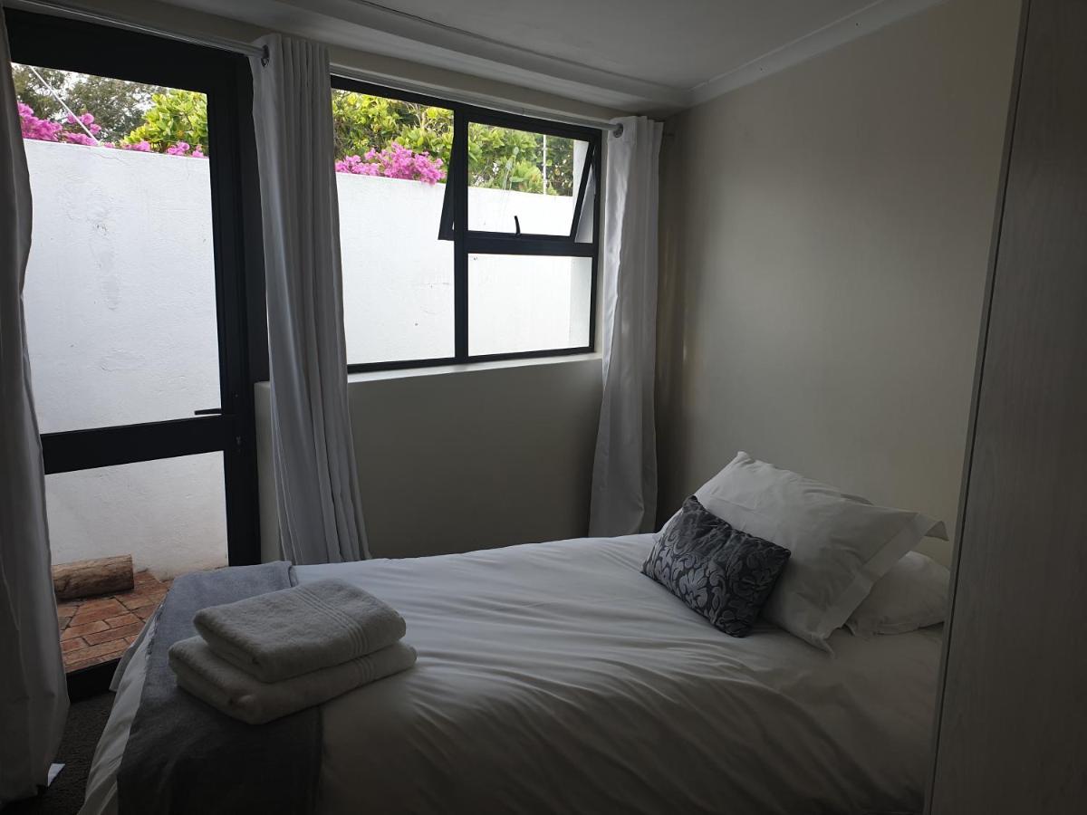 Boutique Accomodation On The Water In Marina Da Gama, Muizenberg, Kapstadt Exterior foto